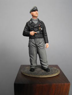 S2KW043 - German tanker (black jacket)