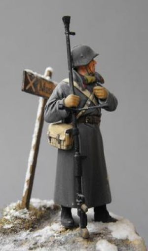 S2KW077 - Soviet Soldier PTRD Antitank Rifle WWII